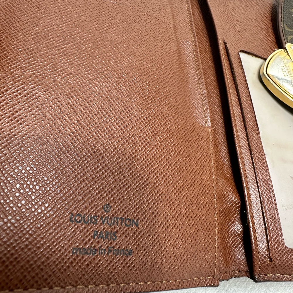 Louis Vuitton Wallet - Picture 4 of 10